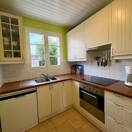Hébergement de vacances Charmante Maison 5 Pers, Wi-fi, Proche - Fr-1-323-537 *